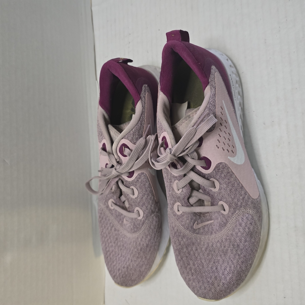 Nike Pink and Purple‎ Athletic Shoes with Breathable Mesh